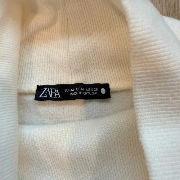 ZARA‎ White Cropped Turtleneck Sweatshirt Casual Long Sleeve Size Medium - Picture 3 of 4